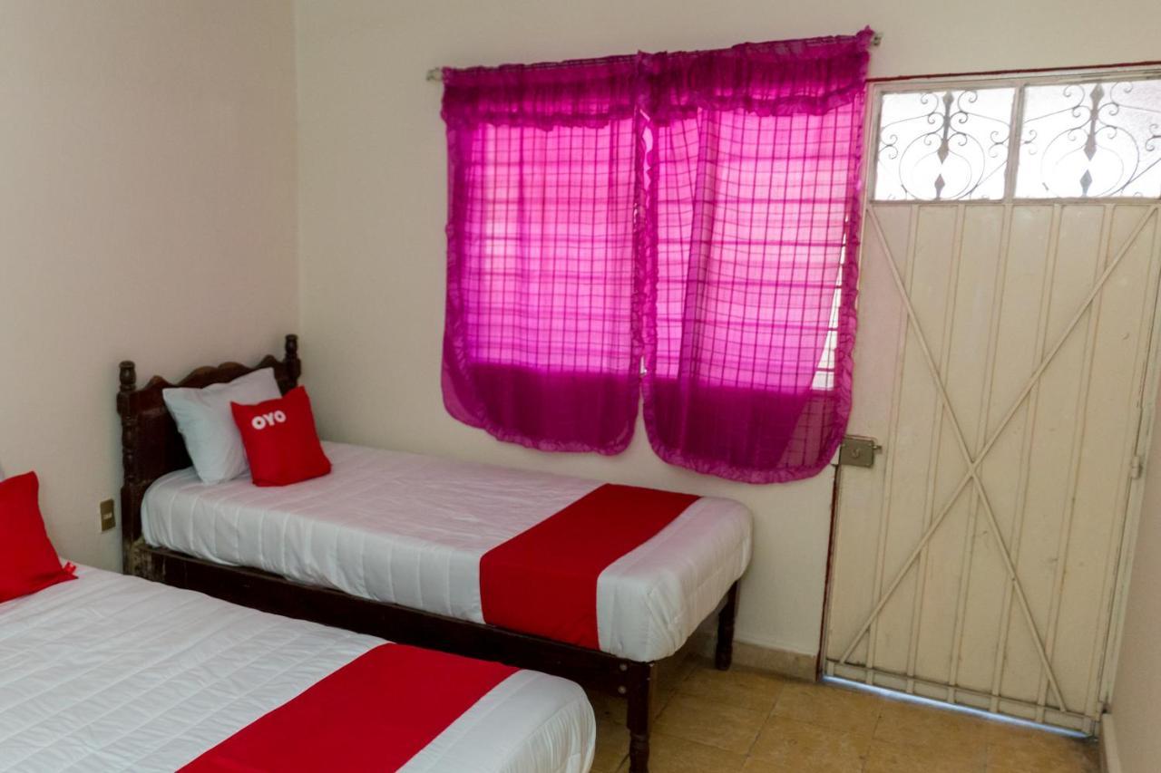 Oyo Hotel Rubi Zihuatanejo Bagian luar foto